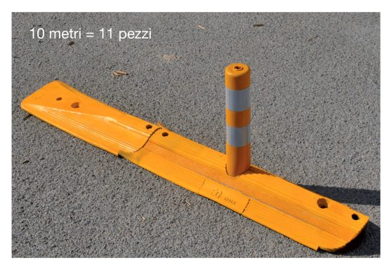 Delineatore di corsia h.10 cm con foro per alloggiamento delineatore cilindrico