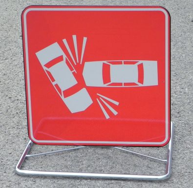 incidente con cavalletto richiudibile