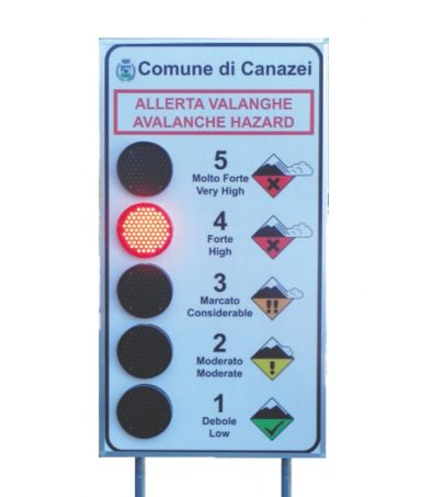 Pannello informativo allerta valanghe
